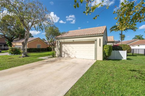 House in Deerfield Beach, Florida 3 bedrooms № 2062516 - photo 2