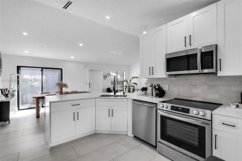 House in Deerfield Beach, Florida 3 bedrooms № 2062516 - photo 10