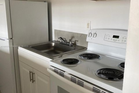 Condo in Miami Gardens, Florida  № 1881802 - photo 3