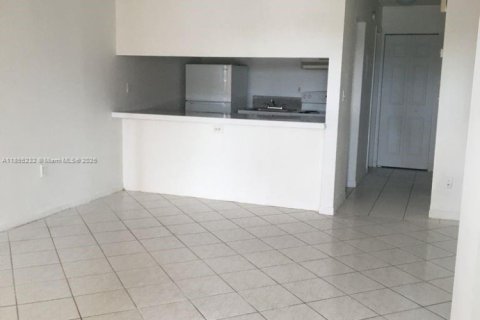 Condo in Miami Gardens, Florida  № 1881802 - photo 1