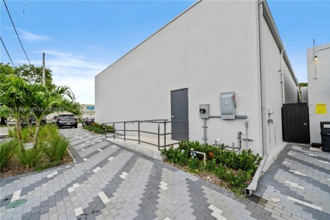 Commercial property in Hollywood, Florida № 1986195 - photo 20