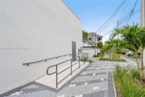 Commercial property in Hollywood, Florida № 1986195 - photo 19