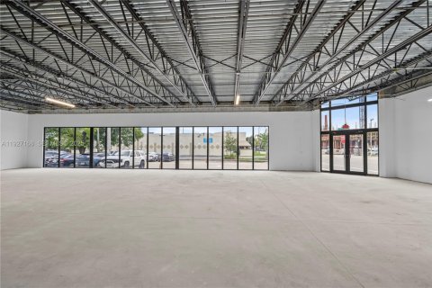 Commercial property in Hollywood, Florida № 1986195 - photo 7