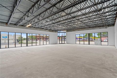 Commercial property in Hollywood, Florida № 1986195 - photo 11