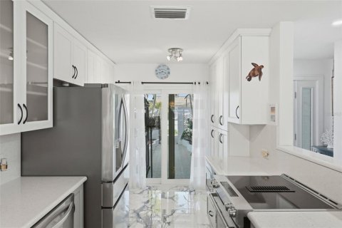Condominio en alquiler en Saint Petersburg, Florida, 2 dormitorios, 130.06 m2 № 2097438 - foto 9