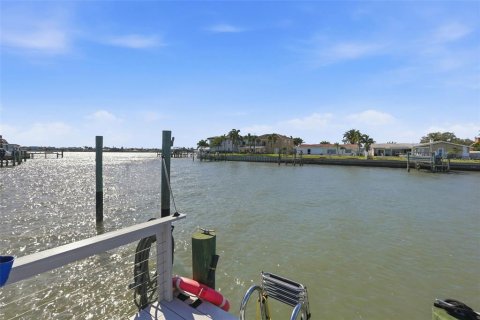 Condominio en alquiler en Saint Petersburg, Florida, 2 dormitorios, 130.06 m2 № 2097438 - foto 2