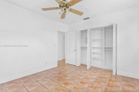 Villa ou maison à vendre à Palmetto Bay, Floride: 4 chambres, 277.59 m2 № 1966509 - photo 16