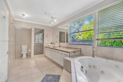 Villa ou maison à vendre à Palmetto Bay, Floride: 4 chambres, 277.59 m2 № 1966509 - photo 24