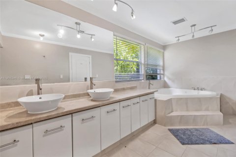 Villa ou maison à vendre à Palmetto Bay, Floride: 4 chambres, 277.59 m2 № 1966509 - photo 23