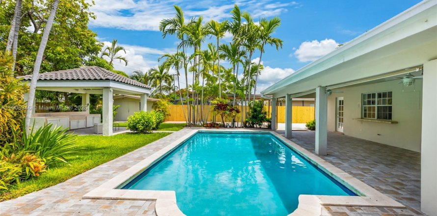 Villa ou maison à Palmetto Bay, Floride 4 chambres, 277.59 m2 № 1966509