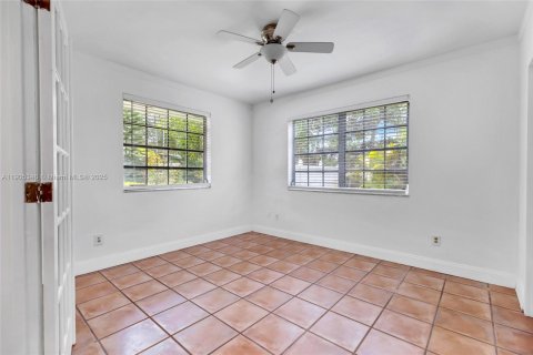 Villa ou maison à vendre à Palmetto Bay, Floride: 4 chambres, 277.59 m2 № 1966509 - photo 15