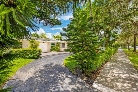 Villa ou maison à vendre à Palmetto Bay, Floride: 4 chambres, 277.59 m2 № 1966509 - photo 9