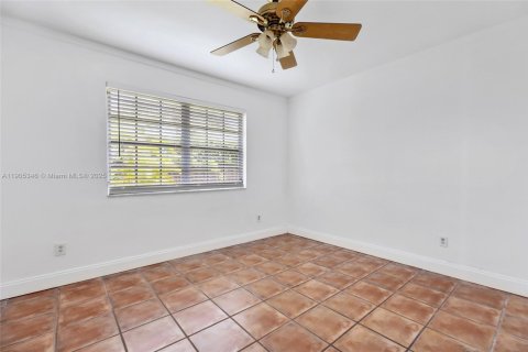 Villa ou maison à vendre à Palmetto Bay, Floride: 4 chambres, 277.59 m2 № 1966509 - photo 17