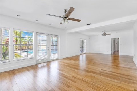 Villa ou maison à vendre à Palmetto Bay, Floride: 4 chambres, 277.59 m2 № 1966509 - photo 21