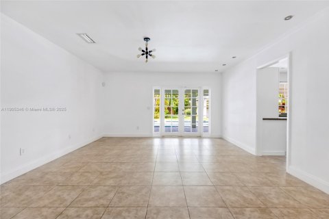 Villa ou maison à vendre à Palmetto Bay, Floride: 4 chambres, 277.59 m2 № 1966509 - photo 28