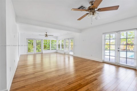 Villa ou maison à vendre à Palmetto Bay, Floride: 4 chambres, 277.59 m2 № 1966509 - photo 19