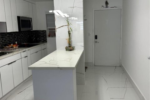 Condo in Hialeah, Florida, 2 bedrooms  № 1959639 - photo 5