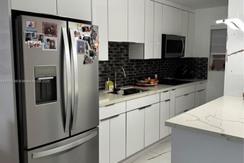 Condo in Hialeah, Florida, 2 bedrooms  № 1959639 - photo 3