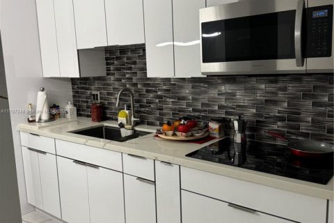 Condo in Hialeah, Florida, 2 bedrooms  № 1959639 - photo 4