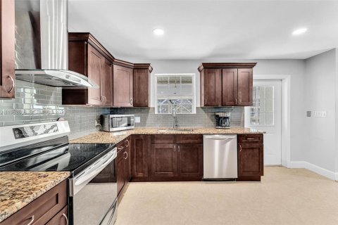 Casa en venta en Palm City, Florida, 4 dormitorios, 237.18 m2 № 2010390 - foto 27