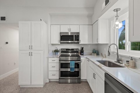 Casa en venta en Saint Pete Beach, Florida, 3 dormitorios, 122.17 m2 № 1846493 - foto 11