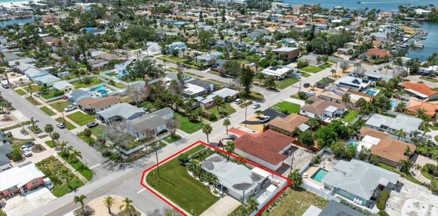 Casa en Saint Pete Beach, Florida 3 dormitorios, 122.17 m2 № 1846493