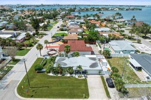 Casa en venta en Saint Pete Beach, Florida, 3 dormitorios, 122.17 m2 № 1846493 - foto 3