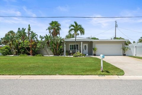 Casa en venta en Saint Pete Beach, Florida, 3 dormitorios, 122.17 m2 № 1846493 - foto 2