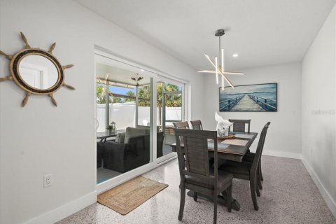 Casa en venta en Saint Pete Beach, Florida, 3 dormitorios, 122.17 m2 № 1846493 - foto 18