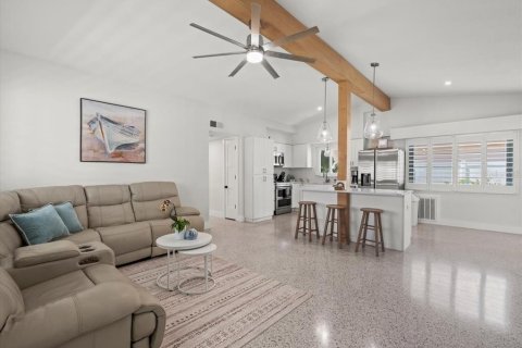 Casa en venta en Saint Pete Beach, Florida, 3 dormitorios, 122.17 m2 № 1846493 - foto 9