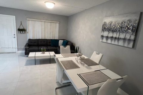 Copropriété à louer à Pembroke Pines, Floride: 1 chambre, 63.55 m2 № 1728837 - photo 2