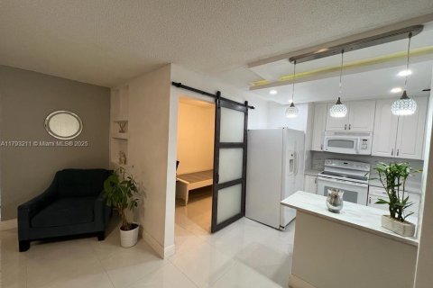 Copropriété à louer à Pembroke Pines, Floride: 1 chambre, 63.55 m2 № 1728837 - photo 4