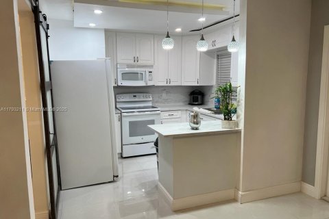 Copropriété à louer à Pembroke Pines, Floride: 1 chambre, 63.55 m2 № 1728837 - photo 13