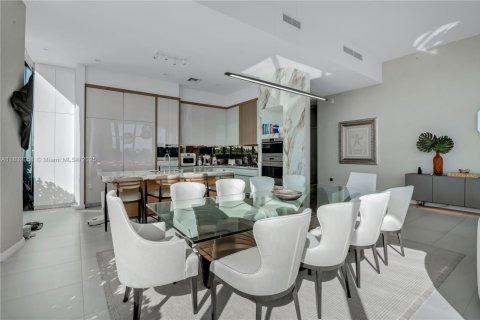 Condominio en venta en Miami, Florida, 4 dormitorios, 301.65 m2 № 1809877 - foto 12