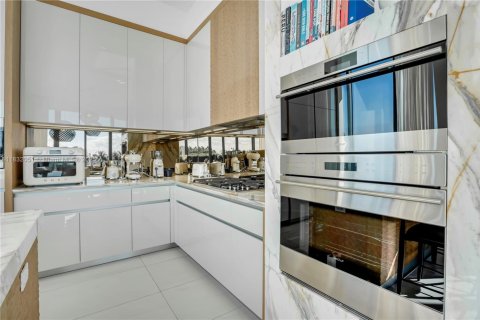 Condominio en venta en Miami, Florida, 4 dormitorios, 301.65 m2 № 1809877 - foto 10