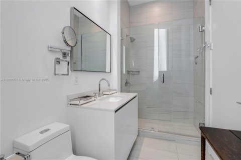 Condominio en venta en Miami, Florida, 4 dormitorios, 301.65 m2 № 1809877 - foto 28