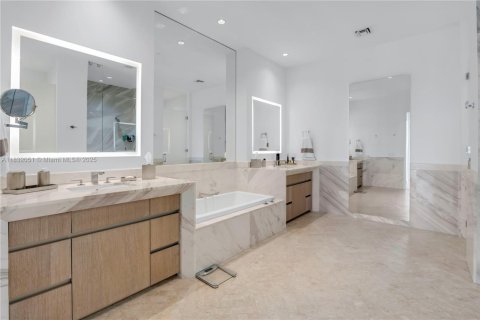 Condominio en venta en Miami, Florida, 4 dormitorios, 301.65 m2 № 1809877 - foto 6