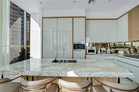 Condominio en venta en Miami, Florida, 4 dormitorios, 301.65 m2 № 1809877 - foto 11