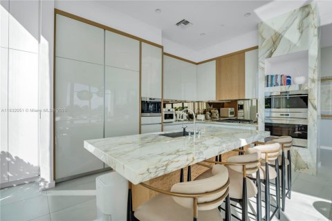 Condominio en venta en Miami, Florida, 4 dormitorios, 301.65 m2 № 1809877 - foto 8