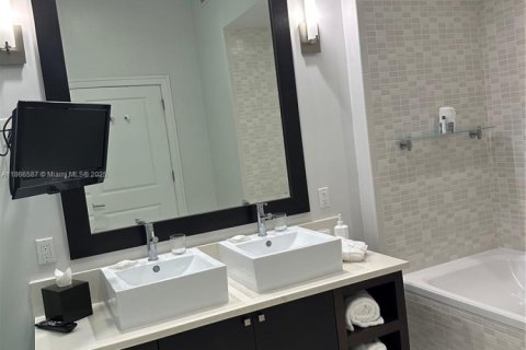 Copropriété à vendre à Doral, Floride: 1 chambre, 65.5 m2 № 1979280 - photo 18