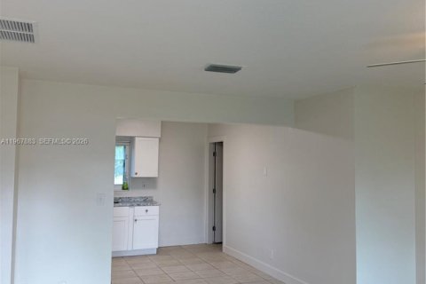 Apartamento en alquiler en Dania Beach, Florida, 2 dormitorios, 840.58 m2 № 2029180 - foto 2