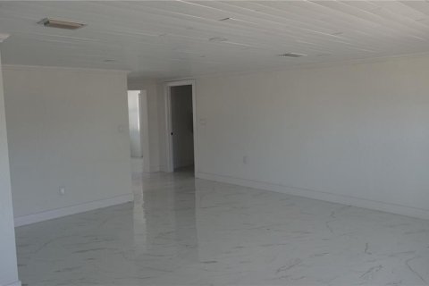 Villa ou maison à vendre à Port Charlotte, Floride: 4 chambres, 213.68 m2 № 2411455 - photo 3