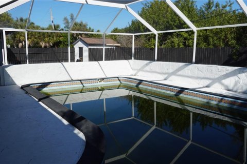 Villa ou maison à vendre à Port Charlotte, Floride: 4 chambres, 213.68 m2 № 2411455 - photo 23