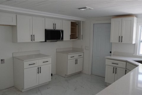 Villa ou maison à vendre à Port Charlotte, Floride: 4 chambres, 213.68 m2 № 2411455 - photo 8