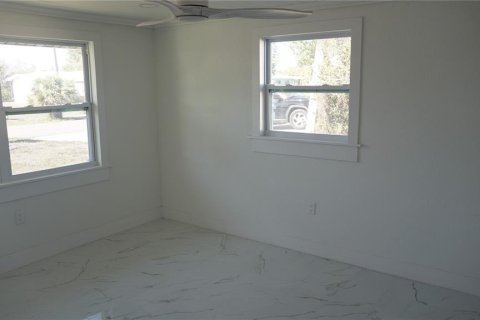 Villa ou maison à vendre à Port Charlotte, Floride: 4 chambres, 213.68 m2 № 2411455 - photo 14
