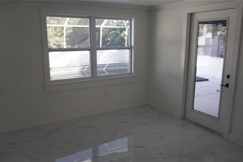 Villa ou maison à vendre à Port Charlotte, Floride: 4 chambres, 213.68 m2 № 2411455 - photo 5