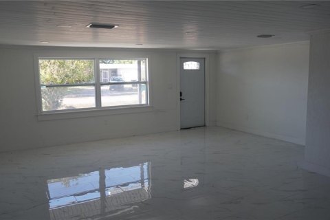 Villa ou maison à vendre à Port Charlotte, Floride: 4 chambres, 213.68 m2 № 2411455 - photo 4