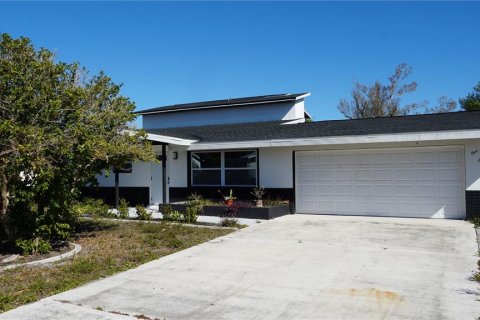 Villa ou maison à Port Charlotte, Floride 4 chambres, 213.68 m2 № 2411455