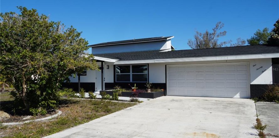 Villa ou maison à Port Charlotte, Floride 4 chambres, 213.68 m2 № 2411455