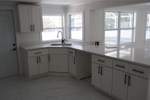 Villa ou maison à vendre à Port Charlotte, Floride: 4 chambres, 213.68 m2 № 2411455 - photo 9